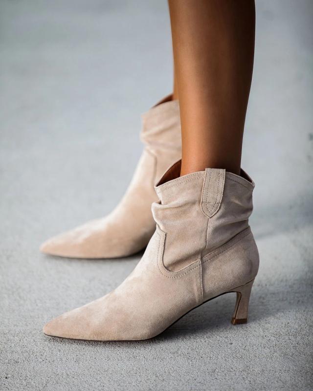 ショートブーツ レディース 秋冬 ポインテッドトゥ ミドルヒール 細ヒール スエード調 大きいサイズ対..