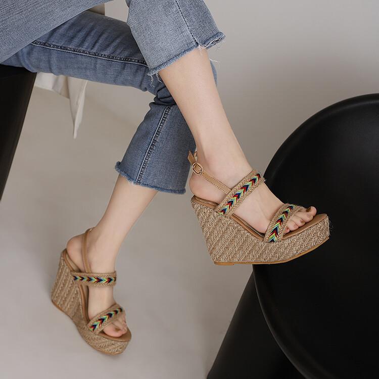 サンダル レディース 春夏 草編み ウェッジヒール 切り替え レトロ 厚底 バックル 大きいサイズ ローマサンダル ラウンドトゥ フェイクレザー 安定感 普段使い カーキ