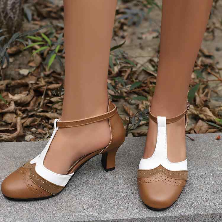 サンダル 欧米スタイル 切り替え 花柄 型押し スクエアバックル ローマ グラディエーター ラウンドトゥ..