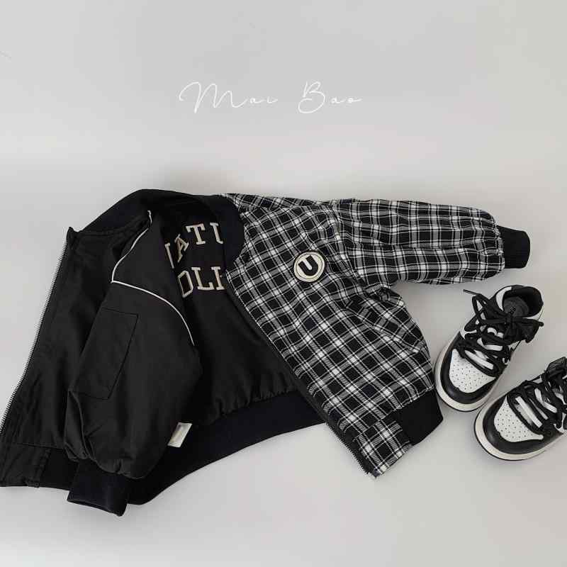 ジャケット 男の子 キッズ 春秋 カジュアル リバーシブル 刺繍ロゴ チェック柄 韓国 おしゃれ クルーネック ジップアップ ポリエステル 軽アウター ミドル丈 通学 お出かけ 普段使い ブラック