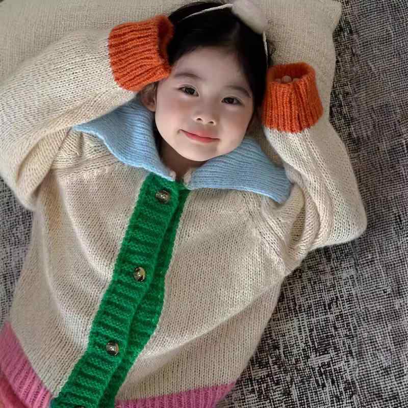 キッズ 女の子 ニットカーディガン 韓国 かわいい マルチカラー 配色切り替え クルーネック 長袖 シングルボタン 羽織り 秋冬 混紡 アクリル 通学 普段使い ソフト