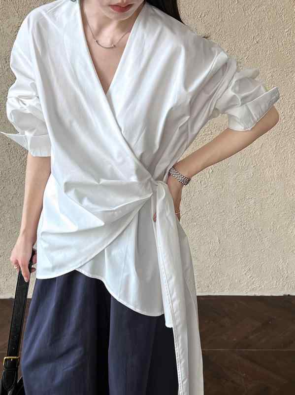 シャツ レディース 秋冬 韓国 カジュアル アシンメトリー サイドリボン ウエストマーク Vネック 長袖 ゆったり ミドル丈 綿 コットン ブラウス トップス 普段使い オフィス 通勤 ホワイト ブラック グレー