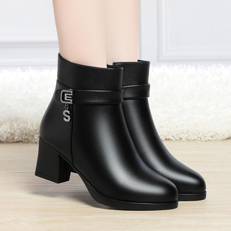 ショートブーツ レディース ミセス 女性用 冬 秋冬 防寒 保温 裏起毛 ボア ソフトレザー ソフトソール ミドルヒール 上品 エレガント カジュアル 普段使い 通勤 お出かけ 歩きやすい