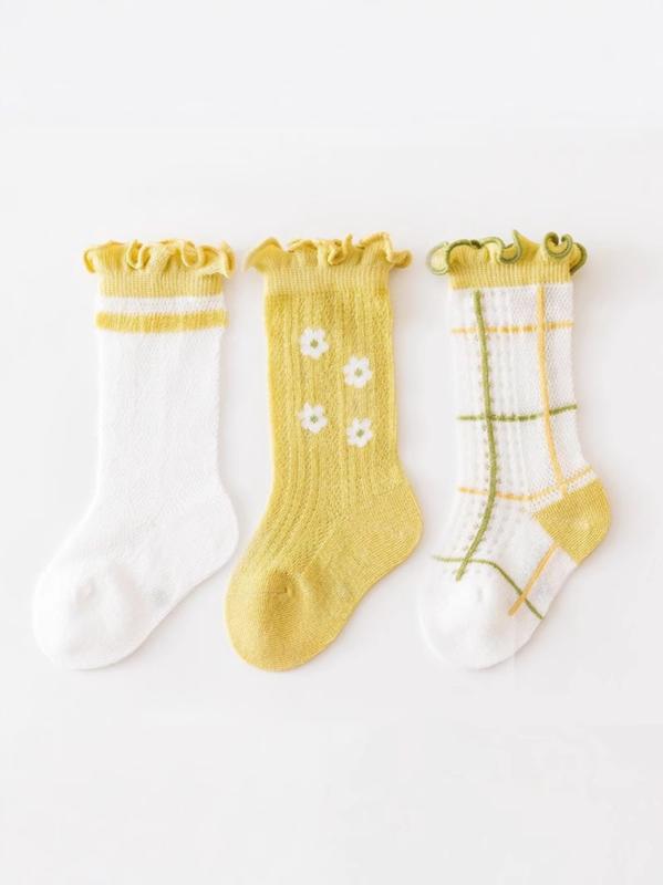 ・カテゴリ: 子供用ソックス・性別: ユニセックス・主な素材: コーマ綿69.6%・工芸: メッシュ・機能: 通気性、吸汗性・筒丈: ミドル丈・厚さ: 薄手・柄: カートゥーン・要素: レース、メッシュ・カラー展開: 白小花、黄小花、白横縞、黄格子・サイズ展開: S (0-12ヶ月)、M (1-3歳)・対象年齢: 幼児 (1-3歳、身長80-100cm)