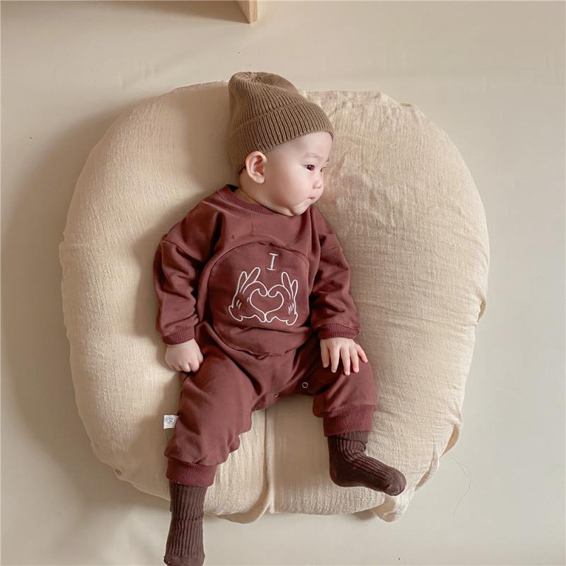 ロンパース ベビー 赤ちゃん 男の子 女の子 男女兼用 指ハート刺繍 スウェット トレーナー 綿 コットン 長袖 スナップボタン フードなし 普段使い お出かけ 韓国 オルチャン 秋冬春 ベージュ カフェオレ
