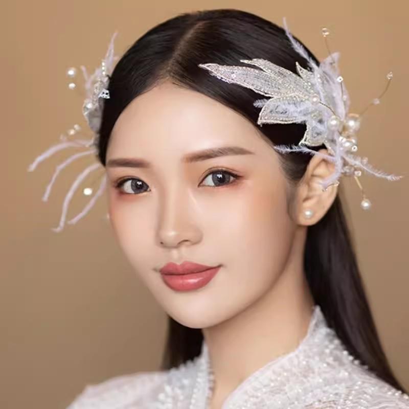 女の子用 ヘアクリップ 手作り 羽毛 葉 花 韓国 白 サイドピン 頭飾 新婦 結婚式 舞台 公演 アクセサリー 爽やか かわいい 春 軽量 普段使い