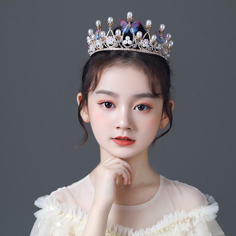 女の子 ヘアアクセサリー 王冠 ヘアバンド カチューシャ 蝶 モチーフ パール 装飾 韓国 プリンセス スタイル 誕生日 パーティー ステージ 用 メタル 素材 電気メッキ加工 かわいい カラフル