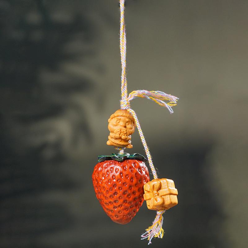 チャーム 白檀木 彫刻 イチゴ ストロベリー クリスマス かわいい フルーツ 木製 サンダルウッド キーホルダー キーリング 携帯ストラップ スマホチャーム DIY 手作り アクセサリー プレゼント ギフト