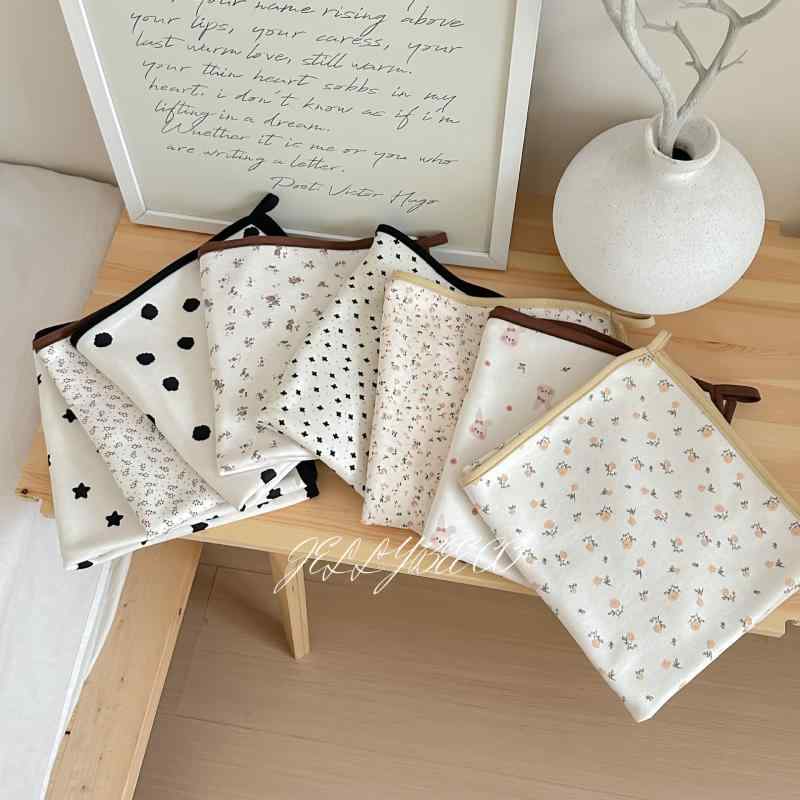 抱っこ毛布 ベビー 男の子 女の子 新生児用 綿 星柄 ドット柄 花柄 カートゥーン柄 黒 茶 黄 柔らかい 軽量 オールシーズン使用 安心 安撫用 ポリエステル混 室内用 アウトドア対応