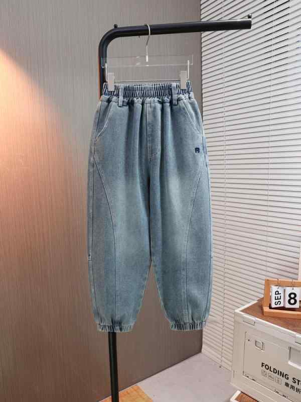 男の子 デニムパンツ 春秋 ライト 青 綿混 再生繊維 柔らかい 韓国 中腰 エラスティック 長ズボン おし..