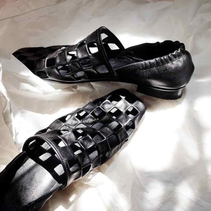 レディース フラットシューズ スクエアトゥ ミュール ヤギ革 ホロー プリーツ レトロ 韓国 普段使い ローカット ステッチ 純色 黒 白 茶