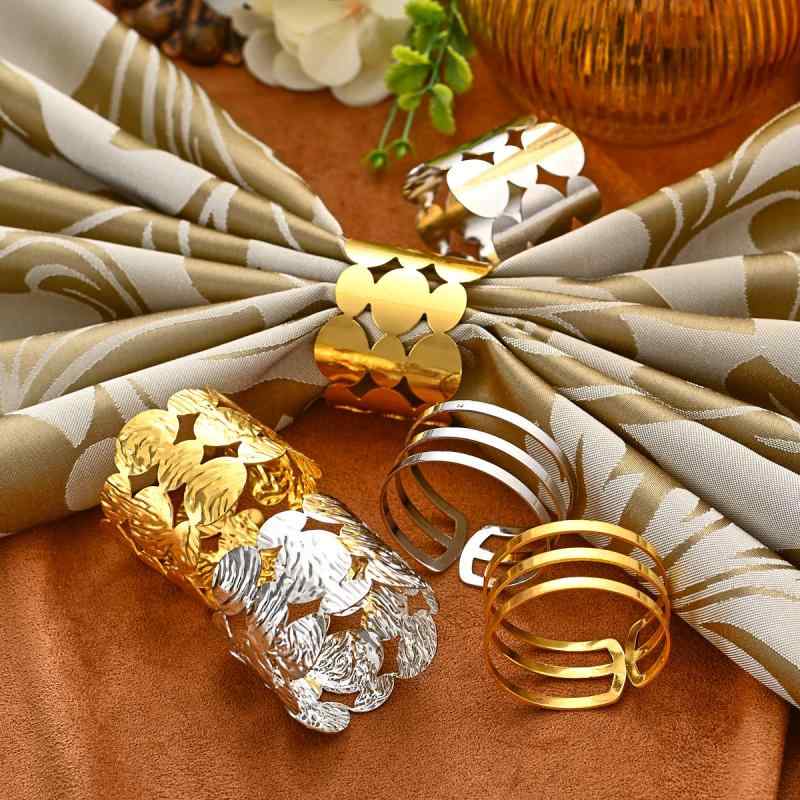 ナプキンリング 金属 クリスマスツリー 透かし彫り 高級感 電気メッキ加工 テーブル 装飾 祝日 雰囲気 ..