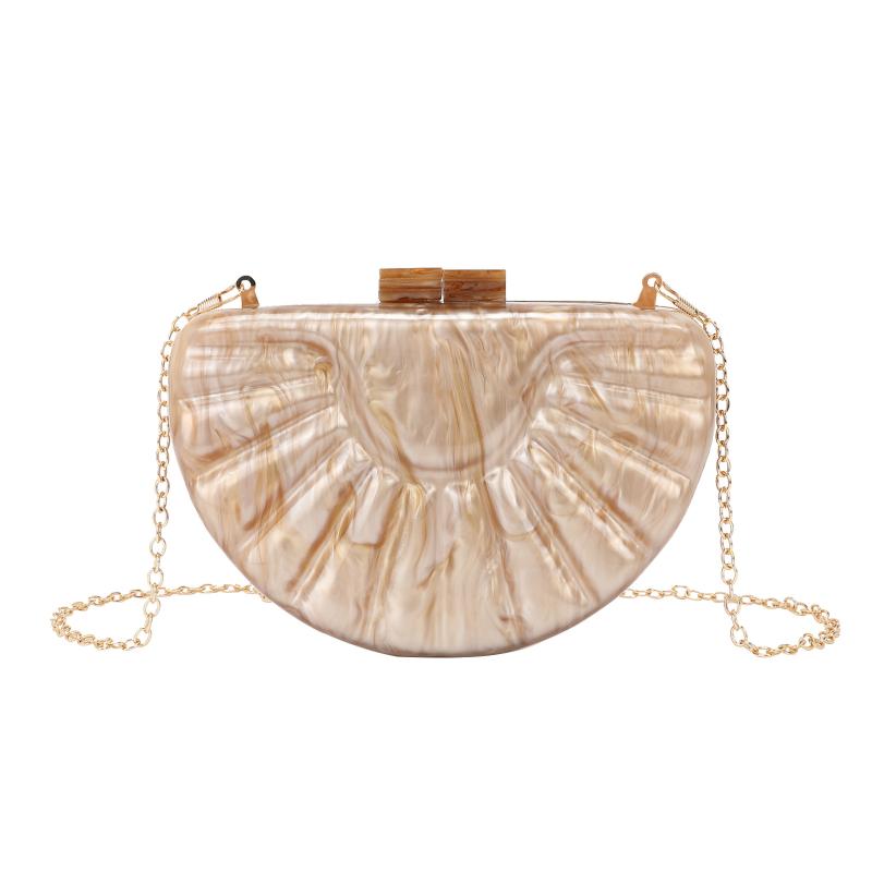 イブニングバッグ レディース 貝殻型 扇形 ハンドバッグ チェーン ショルダー プリーツ アクリル素材 硬質 ロック開閉 スマホポケット カードポケット 普段使い 宴会 爽やか かわいい ピンク パールホワイト ゴールド 秋