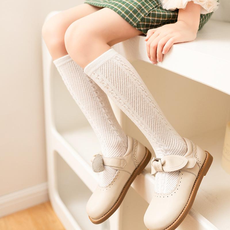 ・カテゴリ: 子供用ソックス・対象性別: 女子・種類: 普通ソックス・素材: コーマ綿・主素材: 綿78%・筒丈: 長筒・厚み: 薄手・柄: 無地・機能: 通気性、吸汗・要素: かわいい、プリンセス・カラー展開: 白、黒、淡ピンク、深ピンク、カーキ、青・サイズ展開: フリー・対象年齢: 3〜8歳