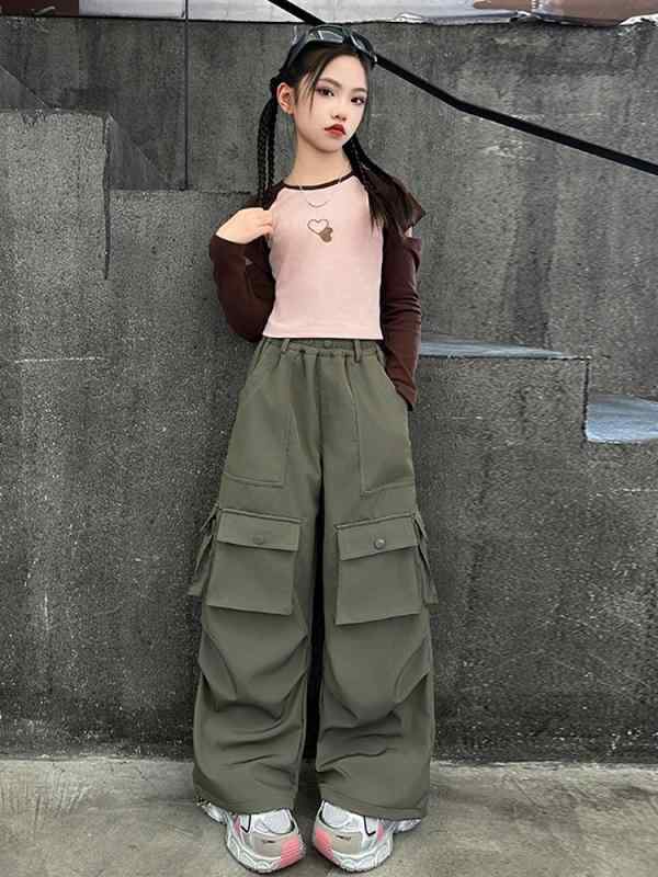 ・カテゴリ: 子供ダンス服・性別: 男女共用・ダンスタイプ: ストリートダンス・スタイル: 学園風・主な素材: 綿95%・適合季節: 通年・カラー展開: 白、ピンク、カーキ、軍緑・適合身長: 120cm、130cm、140cm、150cm、160cm、170cm・対象年齢: 8歳以上（140cm以上）