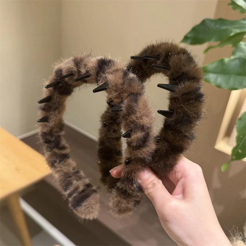 ヘアバンド レディース 秋冬 ヒョウ柄 ふわふわ素材 防滑 歯 洗顔時 前髪整理 ヘアアレンジ かわいい 普段使い ブラウン 白 グレー