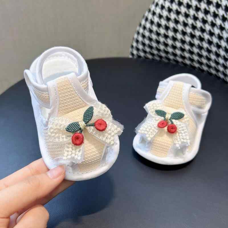 ベビーサンダル 女の子 歩行練習 柔らかいソール 脱げない 防滑 通気性 コットン フラワープリント プ..