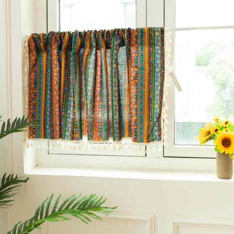 ・カテゴリ: カーテン・主な素材: 綿・加工: 刺繍、プリント・機能: 半遮光（40%-70%）・カラー展開: アイシ紫格子・取付方法: 棒通し式、フック式、穴あき式・サイズ展開: 高45cm×幅132cm、高90cm×幅60cm、高160cm×幅132cm、高214cm×幅132cm、高244cm×幅132cm、高160cm×幅150cm、高180cm×幅150cm、高200cm×幅150cm、高220cm×幅150cm、高240cm×幅150cm、高260cm×幅150cm・使用空間: リビング、寝室、書斎、ダイニング、浴室、バルコニー、店舗スペース・スタイル: ボヘミアン
