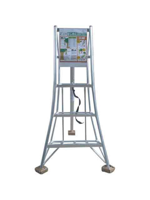 ■商品のご紹介型番KWX-150商品番号016403003商品仕様◇軽量で使いやすいオールアルミ製園芸三脚。◇大型支柱を採用する事で昇降時の作業性・安全性が向上。◇コンパクト設計の実現により、脚元が軽トラックの荷台に収まります。◇収納時の厚みが約183mm。◇後支柱収納ベルト装備。◇全高　1.55m　◇天板高さ　1.44m　◇設置寸法　幅:838mm　奥行:1054mm　◇収納寸法　幅:838mm　奥行:183mm　高さ:1550mm　◇調整穴　2　◇質量　5.4kg　◇最大使用質量(kg)　100kg