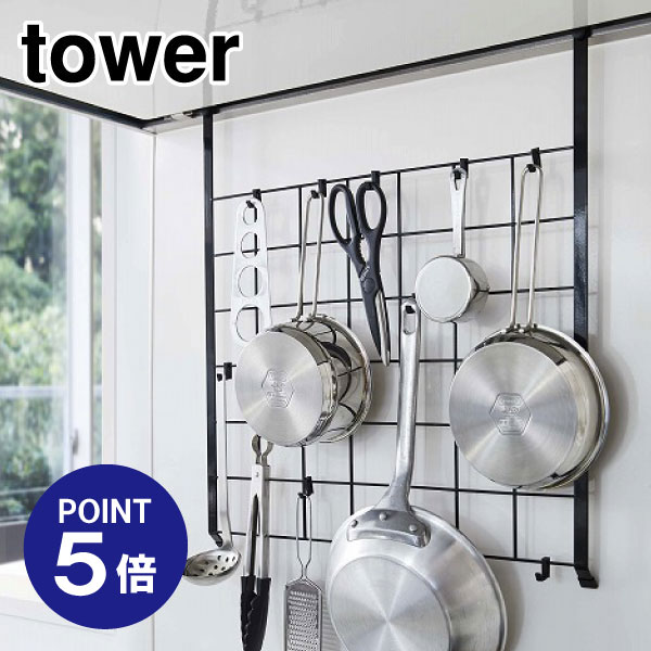 ■商品のご紹介レンジフードに簡単取り付けの組み合わせ自在収納パネル。　レンジフードに簡単設置。使いたいときにサッと使える便利な収納パネル！別売の収納パーツを組み合わせて自分仕様のオリジナル収納をつくることができます。別売の収納パーツ無しでも付属の10本のフックで様々な収納が可能。ラップ類や布巾、キッチンツール、スパイスボトルなど、普段使っているキッチン道具を収納。型番4833商品番号080604833色BKサイズ1約52X3X57cm重量1約840g内寸約13.5X8X3.5cm材質本体:スチール（粉体塗装） キャップ：シリコーン付属品フック×10耐荷重約7kgフック1つあたり：約500g対応サイズレンジフードの幅：約52cm以上・折り返しの厚さ：約3mm以内折り返しの高さ：約7mm以上・ 溝幅：約20〜3mm以内