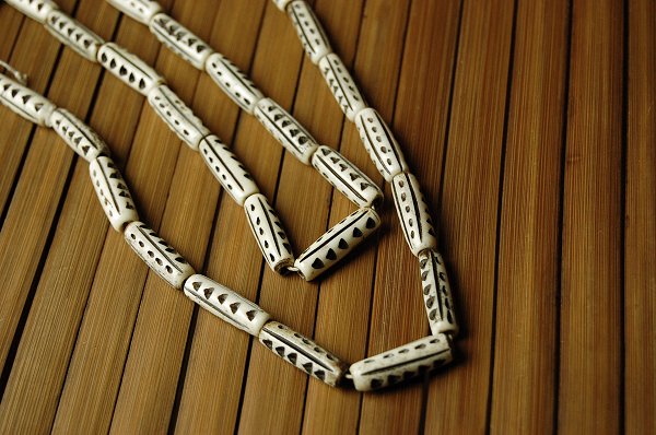 インドのボーンビーズ(水牛の骨、アクセサリーパーツ) プレゼント アジアン クリスマス ハンドメイド 手作り クラフト エスニック