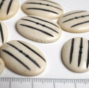 インド 手彫りボタン10個入りセット 楕円形 白色 二つ穴 プレゼント アジアン 母の日 ハンドメイド 手作り エスニック ネコポスOK ナチュラル素材