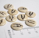 インド 手彫りボタン10個入りセット 丸型 円形 白色 二つ穴 プレゼント アジアン 母の日 ハンドメイド 手作り エスニック ネコポスOK ナチュラル素材