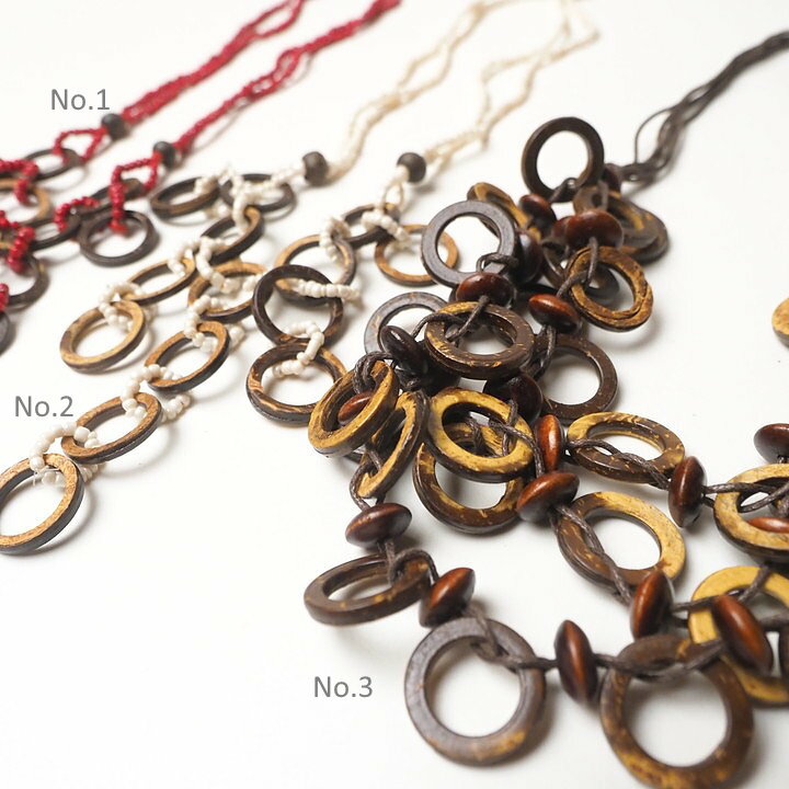 乐天商城 - インドネシア グラスビーズ ココナッツシェルネックレス ファッション ハンドメイド アクセサリー プレゼント アジアン 母の日 エスニック レディース