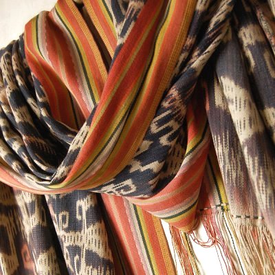 インドネシアの絣織 ティモール島のイカット タペストリー 飾り布 プレゼント アジアン クリスマス エスニック コットン インテリア