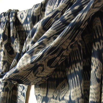 インドネシアの絣織 ティモール島のイカット タペストリー 飾り布 プレゼント アジアン クリスマス マルチカバー 壁掛け エスニック コットン インテリア