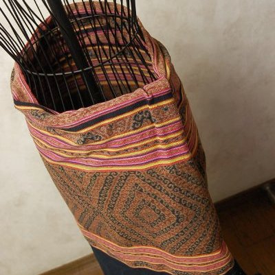 インドネシアの絣織 ティモール島のサロン(腰衣) タペストリー 飾り布 プレゼント アジアン クリスマス エスニック コットン インテリア