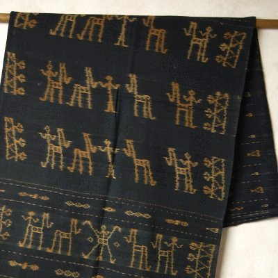 インドネシアの絣織 フローレス島のサロン(腰衣) タペストリー 飾り布 プレゼント アジアン クリスマス エスニック コットン インテリア