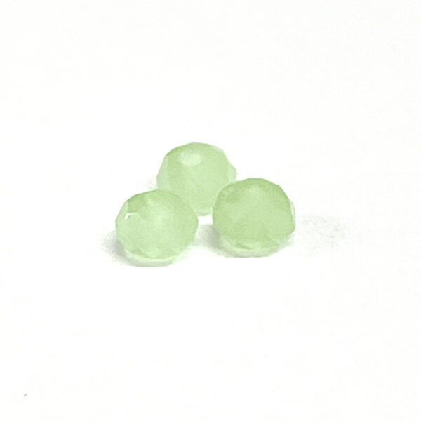 ガラスビーズ ボタンカット(約2×3mm)約95個入 オパールミント