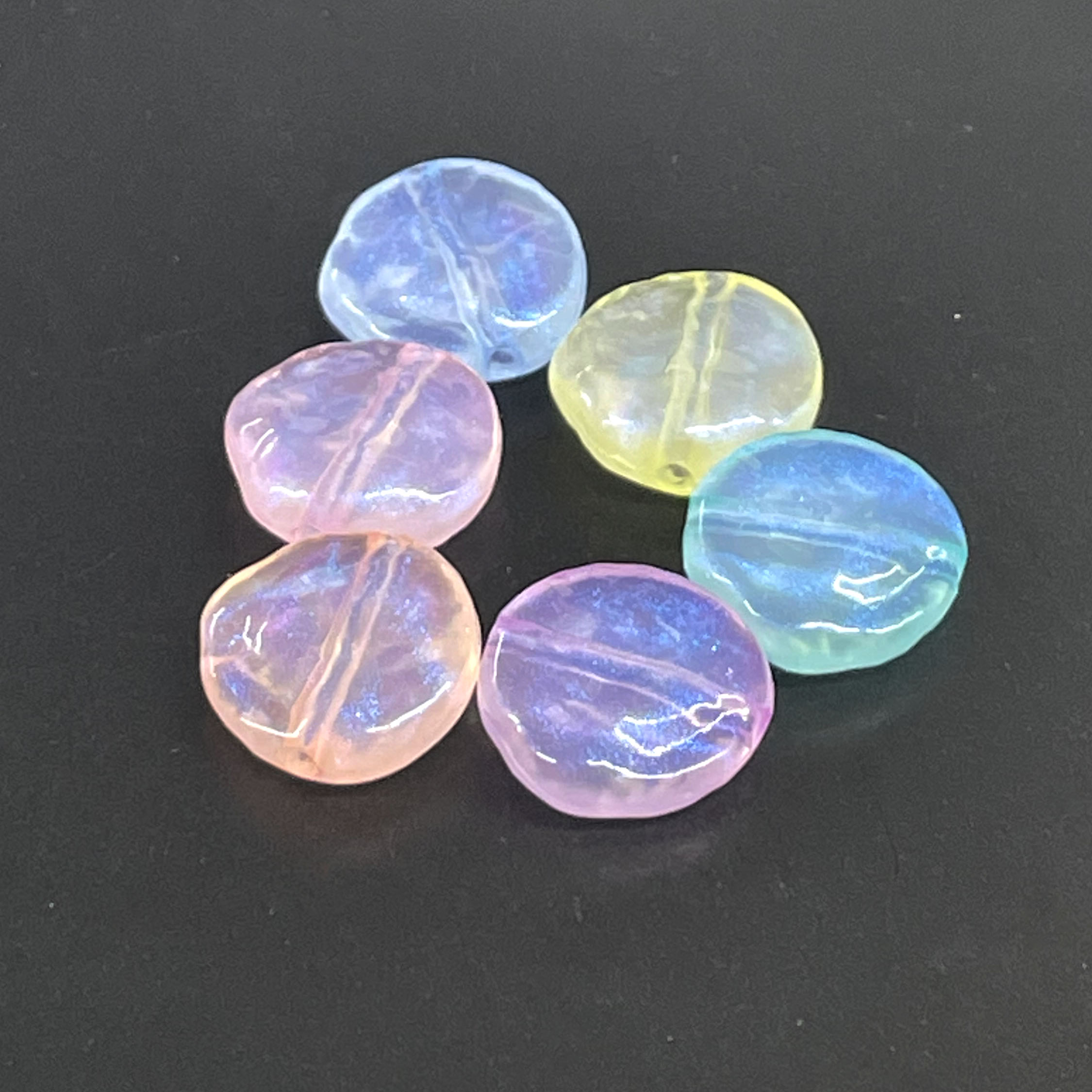 アクリル オーロラビーズ フラット 約14.5mm×14.2mm 6個入 キラキラ グリッターパウダー 材料 変型 プラスチック