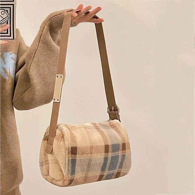 ファーバッグ 韓国風 ファー 斜め掛けバッグ 可愛い もこもこ ショルダーバッグ レディース 小さめバッ..