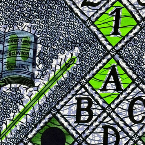 アフリカンプリント 布 生地 50cm単位 AP-13774　ABC 学校 グレー地 濃紺 キミドリ　アフリカ 布 ブロ..