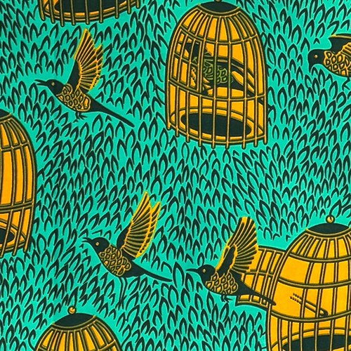 アフリカでは主にドレスや普段着を作る布ですが、バッグ、小物など幅広くアフリカの人々の暮らしに使われている布です。 お洋服だけでなく、個性的なアフリカンプリントの生地でマルチカバーやカーテンなどインテリア雑貨を作ってもステキです! 品　質　:...