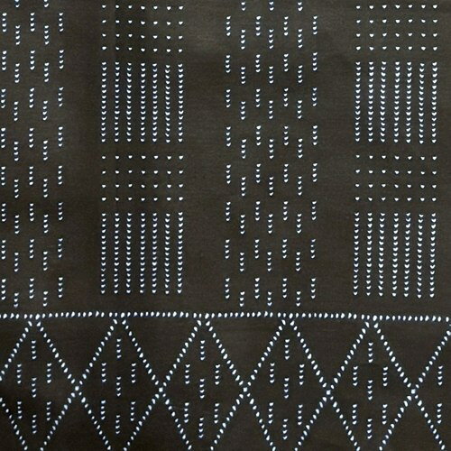 アフリカンプリント 布 生地 50cm単位 AP-13875　ドゴン族 藍染め風 インディゴ 絞り染め 刺し子 濃紺　アフリカ 布 ブロード カットクロス ハンドメイド パッチワーク エコバッグ 手芸材料 ダンス 舞台 衣装 通園通学に