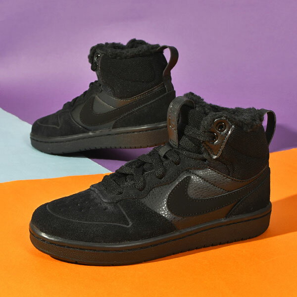 ■商品コメント &nbsp; NIKE ナイキ COURT BOROUGH MID 2 BOOT PS コート バーロウ ミッド 2 キッズ 子供 こども ジュニア 男の子 女の子 ボーイズ ガールズ ナイキ コート バーロウ ミッド 2は、しっかりとした構造のサポート性に優れたフィット感が特徴。 レトロなバスケットボールデザインで、コートの外でも子どもがオールスター気分を楽しめます。 断熱性に優れた起毛素材小さな足を暖かく快適に守ります。 &nbsp; ■商品詳細 &nbsp; ■ブランド NIKE-JAPAN（ナイキジャパン） ■商品名 ナイキ コート バーロウ ミッド 2 PS ■品番 cq4026 ■カラー 001-ブラック/ブラック/ブラック ■材質 アッパー：天然皮革/合成皮革/合成繊維 アウトソール：ゴム底 &nbsp; ■商品カラーにつきまして &nbsp; 可能な限り商品色に近い画像を選んでおりますが、閲覧環境等により画像の色目が若干異なる場合もございますので、その旨をご理解された上でご購入ください。 &nbsp; メーカー希望小売価格はメーカー商品タグに基づいて掲載しています