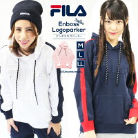  FILA フィラ パーカー レディース ブランド トレーナー スウェット おしゃれ プルオーバー 長袖 プルパーカー 人気 秋 冬 服 レディースファッション 白 紺 帽子 フード エンボス ロゴ 注目 outfit