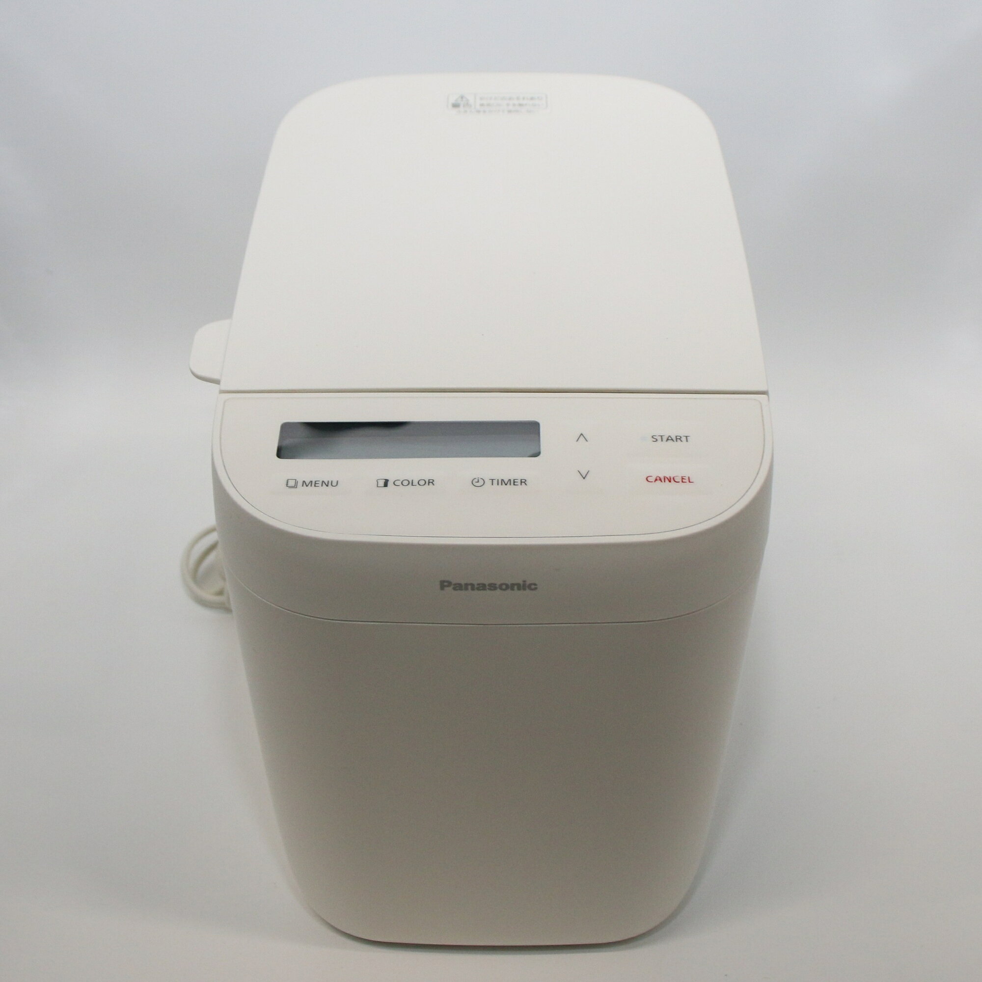 中古品 / 清掃済 / 通電確認済 / 購入2025年 / 目立つ傷があります。目立つ汚れがあります。 【状態】 必ず画像にてご確認をお願いします。 ・本体ふた裏面に傷と変色がございます。 ・本体の縁部分にオレンジ色の変色がございます。 ・本体内側のヒーターセンサー周辺の底に取れない焦げつき汚れがございます。 ・本体内部やパンケース、パン羽根にスレやキズがございます。 【付属品】 ※写真をご確認ください。 ・本体 ・パン羽根 ・パンケース ・スプーン ・粉計量カップ ・取扱説明書 【注意事項】 写真は代表的なキズや汚れを掲載しています。（必ずご確認ください） 実際にお届けする商品は商品画像と同程度の状態ではございますが、キズの箇所など全く同じものとは限りませんので予めご了承ください。 配送につきましては化粧箱に入れたうえで段ボールに梱包、もしくは当店が用意した段ボールでのみの発送になります。 (化粧箱は付属しない場合がございます。) 取扱説明書などの冊子類は原本ではなく、当店で印刷したコピーが発送される場合があります。