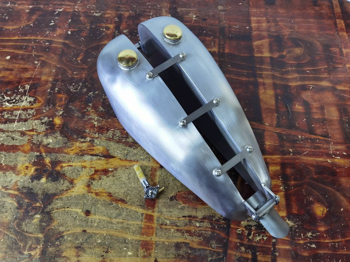 Rakuten - T-65　ハーレー用　汎用　 ワンオフ 　オリジナル 分割 タンク ナロー　 カスタムタンク　タンク製作工房