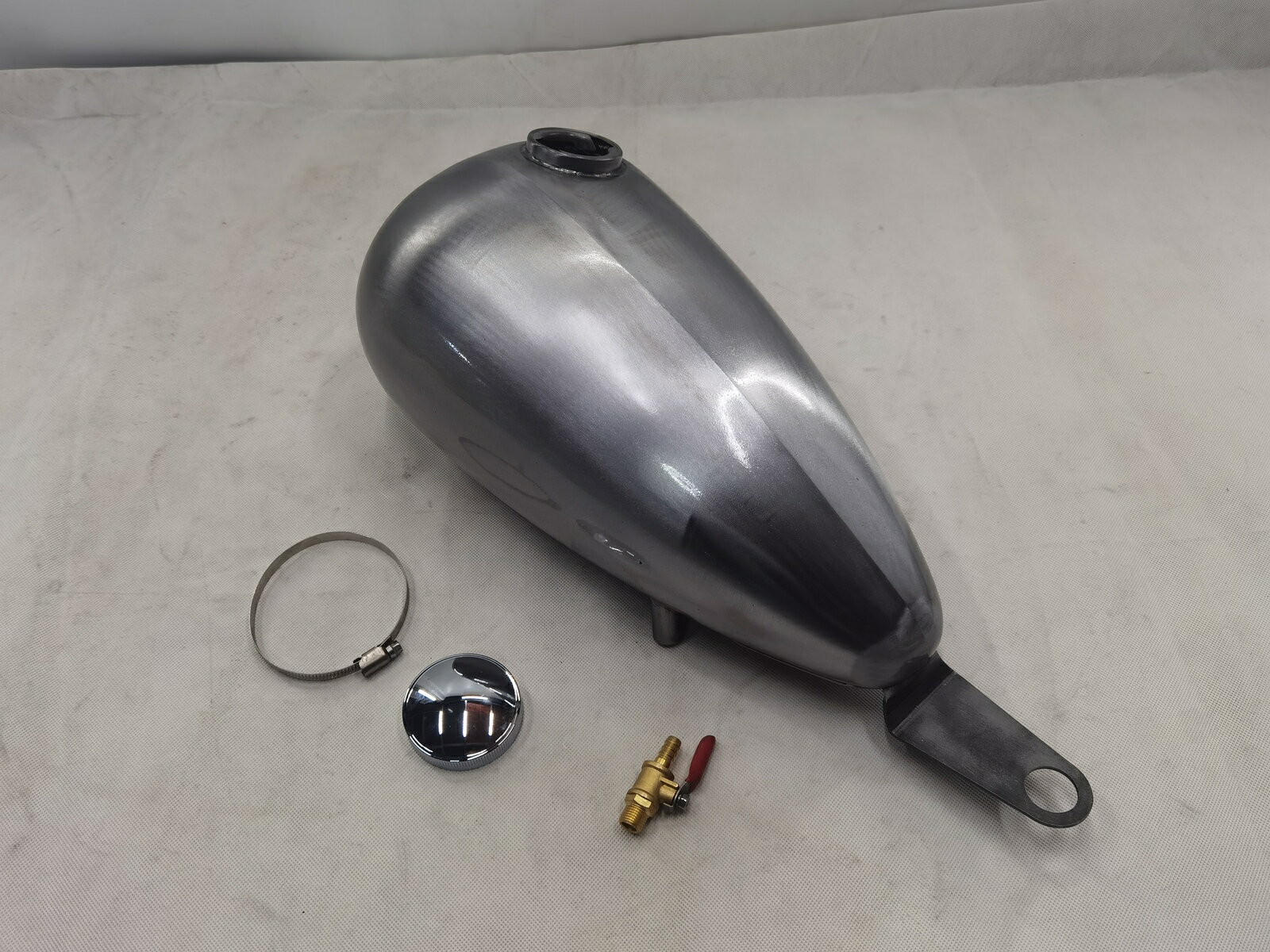 楽天市場】SR400(タンク|外装パーツ):パーツ<バイク用品<車 楽天市場】SR400(タンク|外装パーツ):パーツ<バイク用品<車