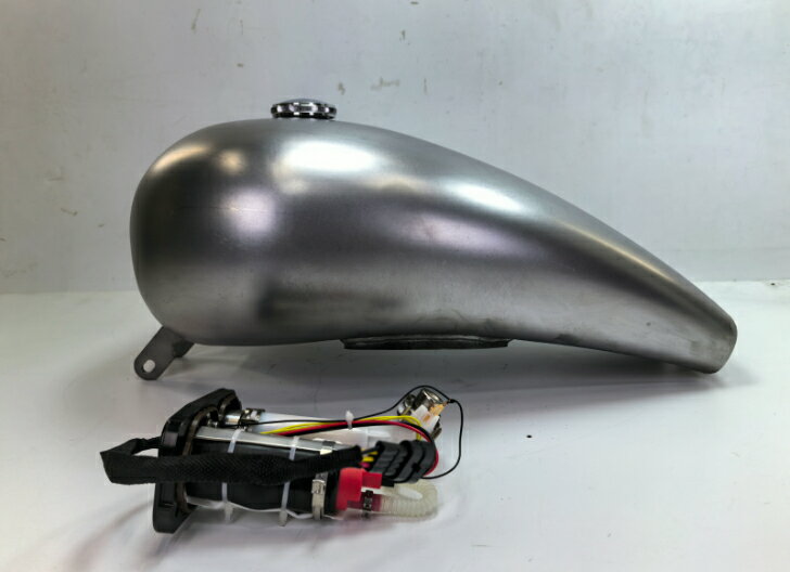 T-204 　ソフテイル　SOFTAIL　2013~2017年　ストレッチタンク　ブレイクアウト 　カスタム　タンク製作工房