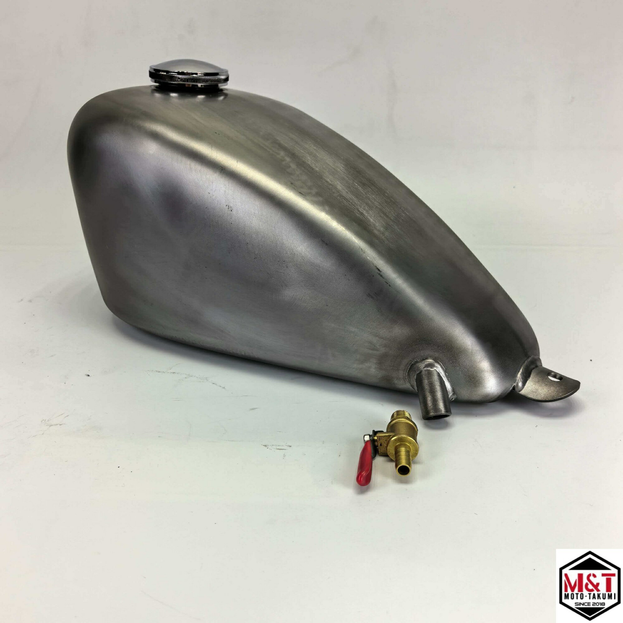 Rakuten - 新作　T-238　ハーレー　汎用品　ナロー　スポーツスター 　カスタムタンク　ミディアムトンネル仕様　チョッパー　6L　タンク製作工房