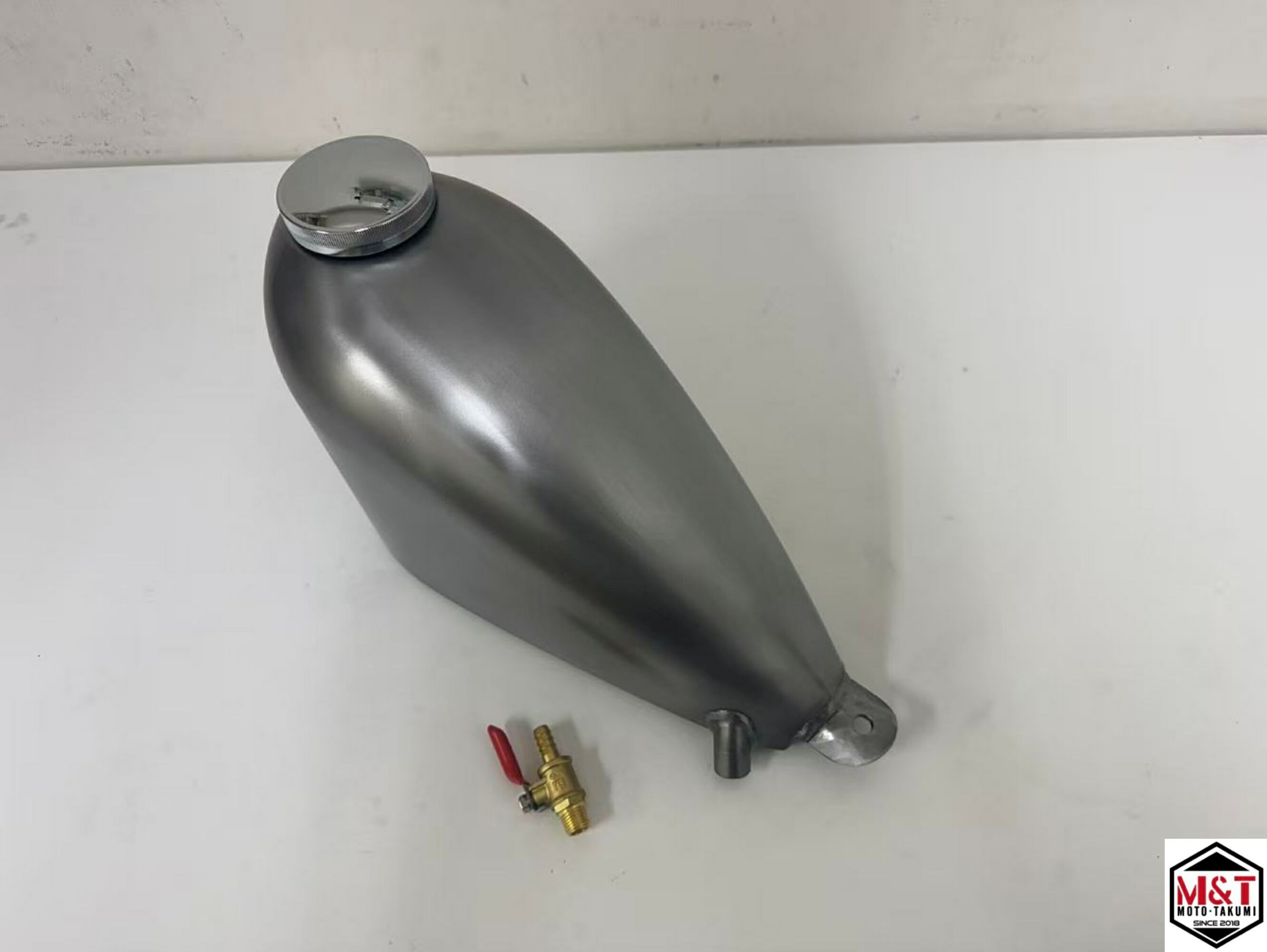 Rakuten - T-86　ナロースポーツスタータンク 　 ロートンネル　4L　カム式　キャップ付き　タンク製作工房
