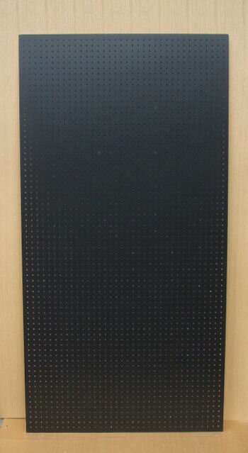 有孔ボード 黒 4mm×910mm×1820mm (5φ-25P/A品) 1枚組/約3.69kg