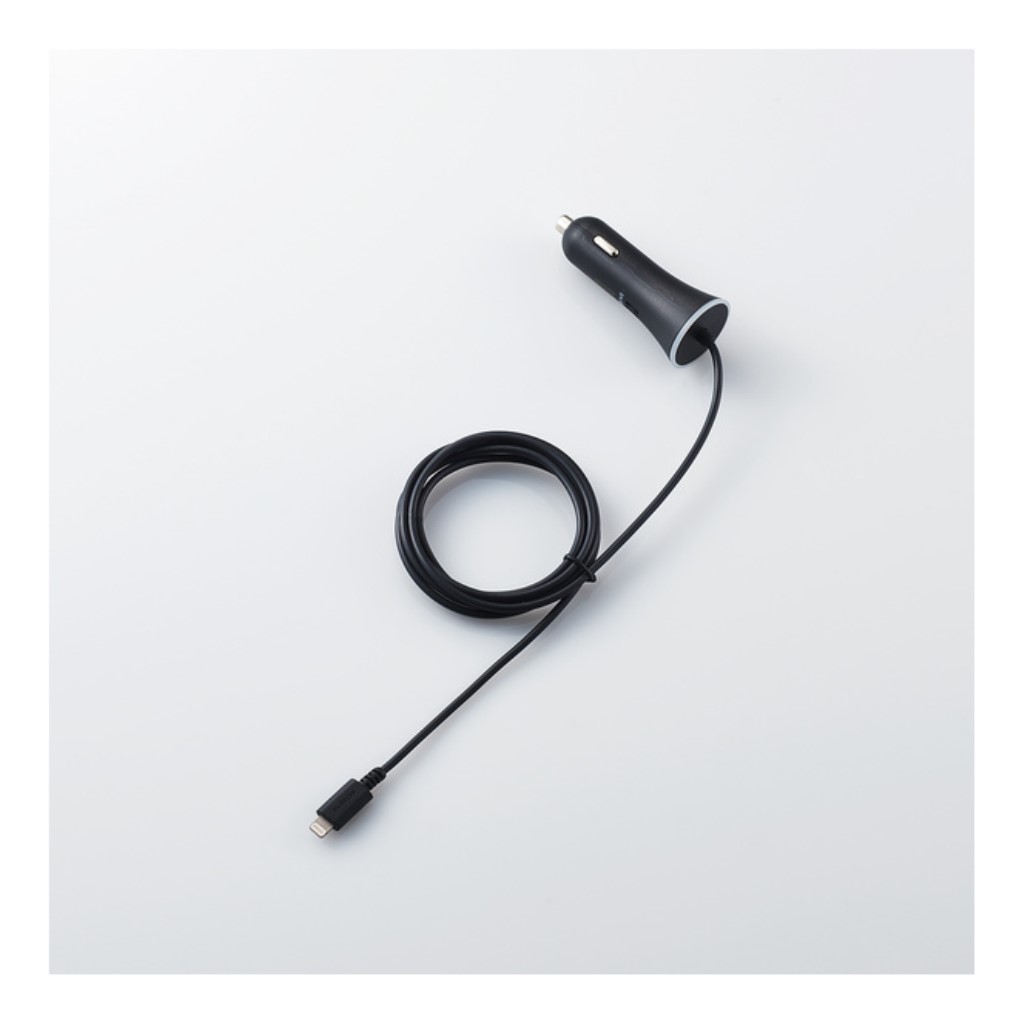 配送区分：SSサイズEL10YNS※ご注文手続き後、当店より発送予定日または取寄商品の在庫有無・納期を記載したご注文確認メールをお送りいたしますので必ずご確認をお願い致します。 こちらの商品はお取り寄せの商品となり、通常、土日祝を除く7営業日前後での発送となります。（詳細納期はご注文後にメールにてご案内致します。） ※発注手配の可否をメールにてご確認させて頂く場合がございます。必ず当店からご案内するメールをご確認ください。 ※商品の手配ができない場合や、発注手配可否の確認が取れない場合には誠に申し訳ございませんがキャンセルとさせていただきます。 ※直送の場合別途送料が掛かる場合がございます ※キャンペーン期間特価の場合ご注文金額が変更となる可能性がございます。 ※メーカーや弊社取引先へ申請書のご記入・提出をお願いする場合がございます。充電状況がすぐ見えるインジケーターを搭載。12/24V車に対応するLightningケーブル一体型の車載充電器。・商品詳細 : ■自動車のアクセサリソケットからLightningコネクタを搭載しているiPhoneやiPadを充電できる車載充電器です。■最大12W(5V/2.4A)でiPhoneやiPadを充電できます。■約150cmの長いケーブルで充電時も取り回しがしやすいです。■12V/24V入力に対応し、普通車はもちろん、トラックなどの大型車でもご使用になれます。■充電状況がすぐ見えるインジケーターを搭載し、充電中は赤色、充電完了時は青色にLEDが光ります。■同軸ケーブルを採用していますので、屈曲による内部摩擦に強く、ショートを起こしにくくなっています。■対応機種：最大出力12W(5V/2.4A)で充電可能なApple社のLightningコネクタ対応製品■使用電源：アクセサリソケット■コネクタ形状：Lightningコネクタ(オス)■定格入力電圧：DC12V/24V■定格出力電圧：DC5V■定格出力電流：最大出力2.4A■カラー：ブラック■外形寸法：幅32.5x奥行77x高さ32.5mm(突起部含まず)■ケーブル長：約150cm■質量：約49g■対応ソケットサイズ：Φ20.8mm〜Φ22.0mm■保証期間：1年■使用可能地域：日本■その他：ストレートケーブルMFI認証品 充電状況お知らせLED機能■発光色：赤・青