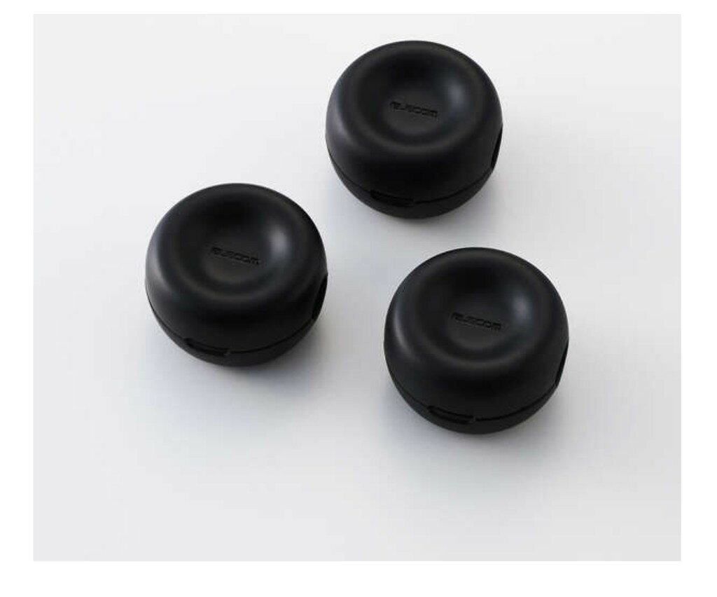 配送区分：MサイズEL11BUD【新品/取寄品/代引不可】ケーブルホルダー/回転機能/粘着式/クリップ固定/3個入り/ブラック EKC-CCH01BK※ご注文手続き後、当店より発送予定日または取寄商品の在庫有無・納期を記載したご注文確認メールをお送りいたしますので必ずご確認をお願い致します。 こちらの商品はお取り寄せの商品となり、通常、土日祝を除く7営業日前後での発送となります。（詳細納期はご注文後にメールにてご案内致します。） ※発注手配の可否をメールにてご確認させて頂く場合がございます。必ず当店からご案内するメールをご確認ください。 ※商品の手配ができない場合や、発注手配可否の確認が取れない場合には誠に申し訳ございませんがキャンセルとさせていただきます。 ※直送の場合別途送料が掛かる場合がございます ※キャンペーン期間特価の場合ご注文金額が変更となる可能性がございます。 ※メーカーや弊社取引先へ申請書のご記入・提出をお願いする場合がございます。最大8mmの太いケーブルも挟める、クリップタイプのケーブルホルダーです。・商品詳細 : ■最大8mmの太いケーブルにも対応した設計で、スマートフォンの充電ケーブルはもちろん、HDMIやLANケーブルもしっかり固定可能。パソコン横やテレビ裏などで一時的に使っていないケーブルをすっきり整理でき、使いたいときにすぐ取り出せます。■土台部分は360度回転するため、使い方や設置場所に合わせてケーブルの向きを自由に変えられます。■粘着シート付きで、自宅・オフィスなど好きな場所にケーブルを固定し、配線をすっきり整理できます。■クリップタイプで簡単に開閉でき、強力なマグネットがしっかり固定してケーブルの抜け落ちを防ぎます。■ケーブル穴周りの角処理により、ケーブルを傷つけずに優しく使えます。■エレコム社環境認定基準を1つ以上満たし、『THINK ECOLOGY』マークを表示した製品です。■サイズ：径約31mmx高さ約20mm(貼り付け面：径約22mm)■材質：ABS、磁石、粘着シート■カラー：ブラック■内容物：ケーブルホルダーx3(粘着シート貼り付け済み)、予備粘着シートx2■その他：ケーブルホール径寸法：最大径約8mmのケーブル対応■重量：約8g(ケーブルホルダー1個あたり)