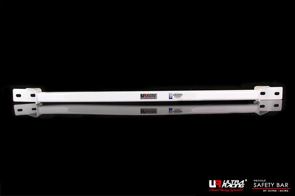 商品情報 【商品名】 Ultra Racing Rear Frame Bracesウルトラレーシング リアフレームブレース 【設定車種】 対応車種 ： HONDA CR-Z 年式 ： 2010/02〜2017/01 型式 ： ZF1/ZF2 【備考】 ZF1：ハイブリッド専用 ZF2：1.5L 2WD HYBRID 【納期】こちらの商品はメーカー取寄せです。メーカーに在庫がある場合で3〜4日程でご用意可能です。但し、メーカーが在庫を切らしている場合には商品のご用意にお時間が掛かる場合がございます。※ お急ぎご入用の場合にはご注文前に一度納期をお問合せ下さい。 【注意事項】 ★ 御注文をいただける際には装着可否もございますので装着予定の車種、グレード、年式、型式、をご記入下さいませ。 ● 通信販売お取扱店舗練馬店(日曜定休)(TEL：03-3999-3105)お電話でのお問い合わせは上記店舗宛てにお願いします。＜車検について＞製品のご使用はユーザー様の責任において道路運送法の保安基準の合致内容をご理解の上ご使用下さい。※掲載写真は商品イメージです。品番、仕様により現品と異なる場合がございます。Ultra Racing Rear Frame Bracesウルトラレーシング リアフレームブレース★こちらの商品のお問合せは矢東タイヤ練馬店(日曜定休)（TEL：03-3999-3105）まで